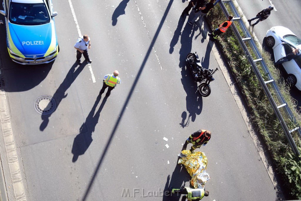 Einsatz BF Koeln Christoph 3 auf der A 57 Rich Neuss P16.jpg